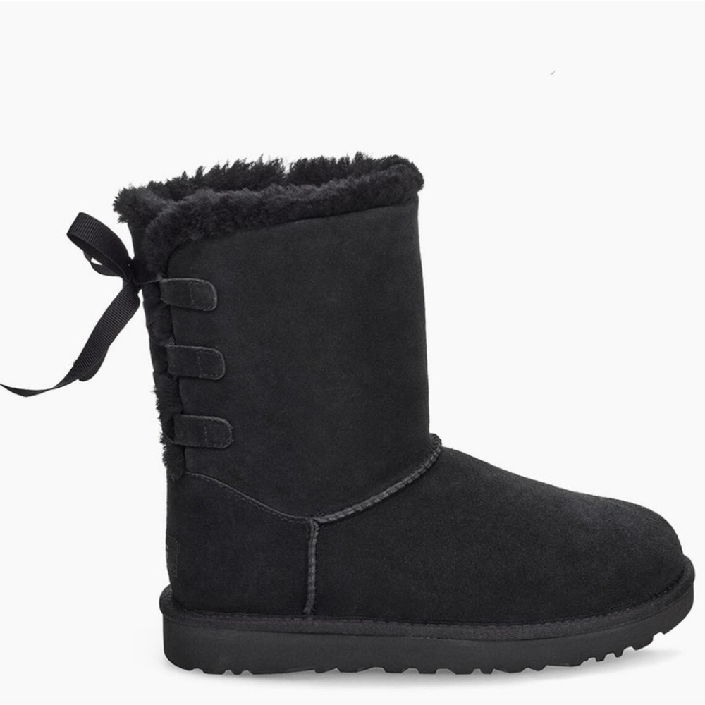 UGG Short Continuity Bow Black Boot for Women Size 6 New in Box